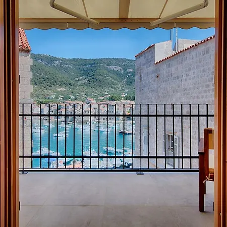 Demaria U Komizi S Pogledom Na Apartament Komiža
