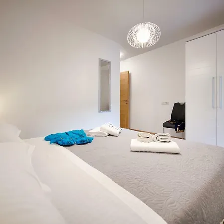 Demaria U Komizi S Pogledom Na Apartament *